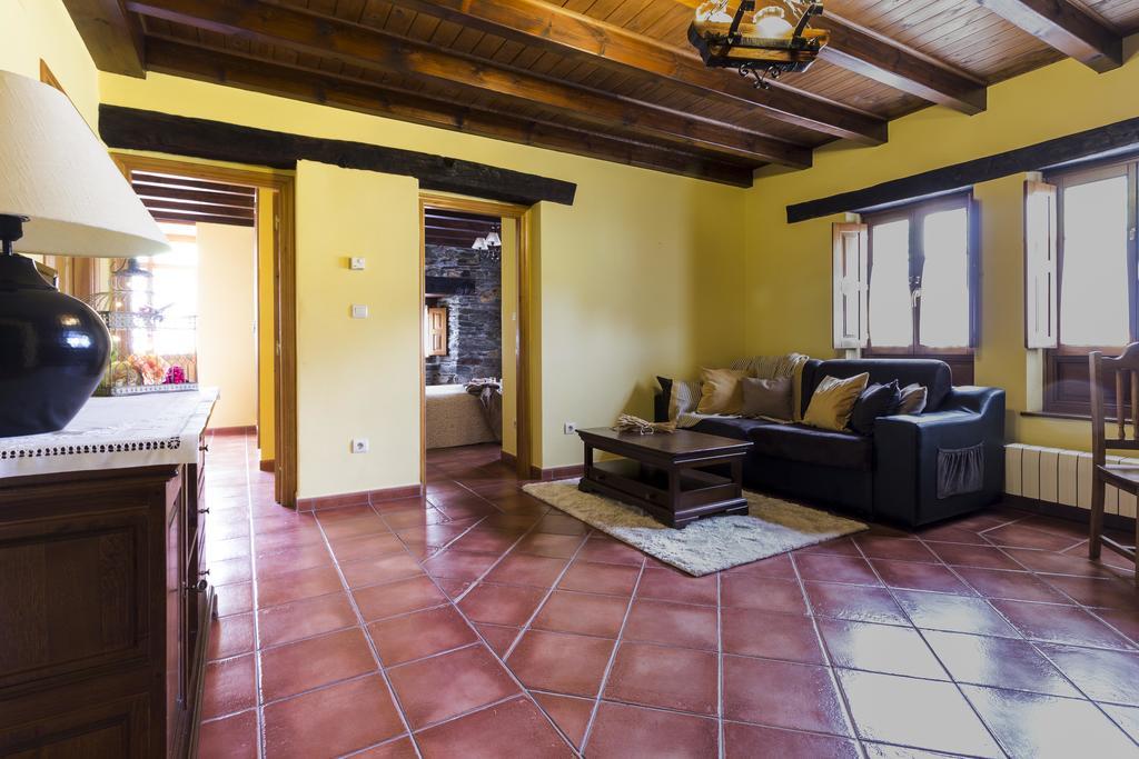 Casa Gayon Apartment โปลา เด อายันเด ภายนอก รูปภาพ