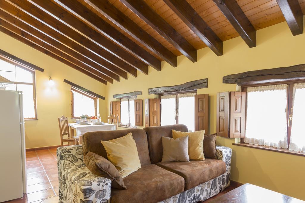 Casa Gayon Apartment โปลา เด อายันเด ภายนอก รูปภาพ